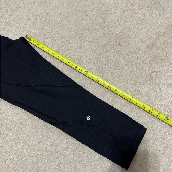 Lululemon time to sweat crops size 12 euc - Picture 6 of 6
